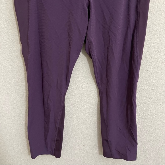 Athleta Ultimate Dobby Mesh Capri Leggings High Rise Mulberry Rose Purple Small - Picture 5 of 11